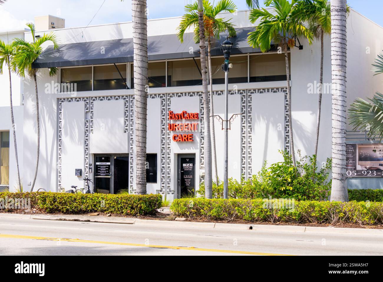 Miami Beach, Florida, USA - 19 febbraio 2025: Fast Care cure urgenti Miami Beach 41st Street Foto Stock
