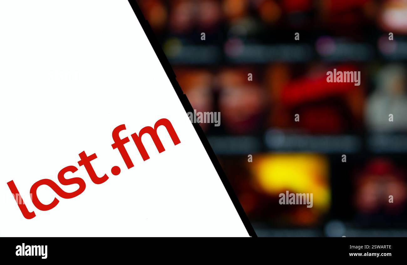 Dacca, Bangladesh - 14 novembre 2024: Il logo Last.fm viene visualizzato sullo smartphone. Foto Stock