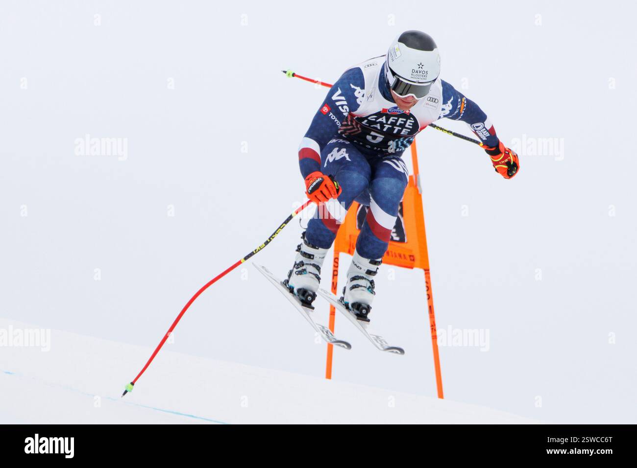 L'alpinista STATUNITENSE Ryan Cochran-Siegle che scende sul pendio nazionale al Cry d'er Break il primo giorno di allenamento in discesa. Le gare Audi FIS Ski World Cup Downhill e Super-G si svolgono a Crans-Montana, Vallese, Svizzera, dal 19 al 23 febbraio 2025. La discesa libera maschile è prevista per il 22 febbraio, seguita dalla Super-G il 23 febbraio. Gli atleti gareggiano sulla pista Nationale, partendo da bella lui. Questo è il primo evento maschile di Coppa del mondo a Crans-Montana dal 2012. Foto Stock