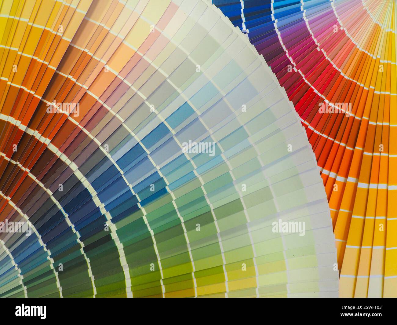 Vernici a colori misti. Sfondo decorativo colorato. Foto Stock