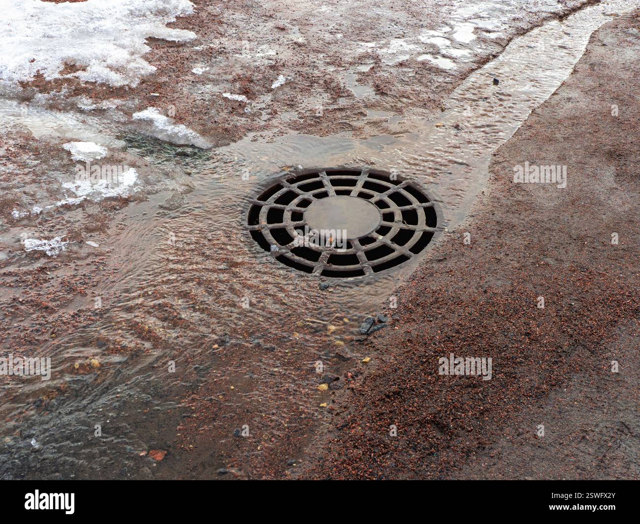Portellone, sistema di drenaggio nella molla. Foto Stock