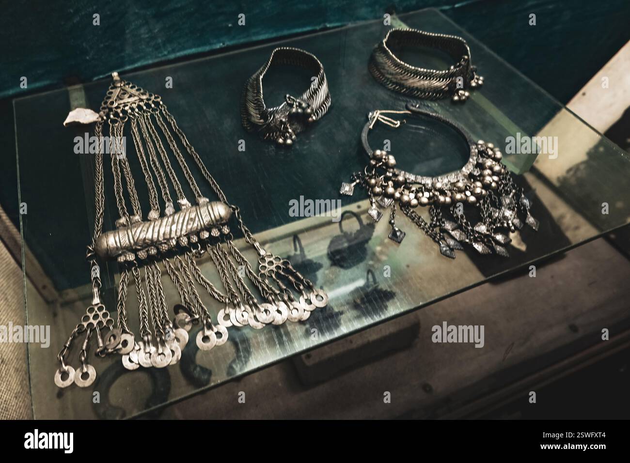 Collezione di gioielli nel museo etnologico di Chittagong Bangladesh Foto Stock