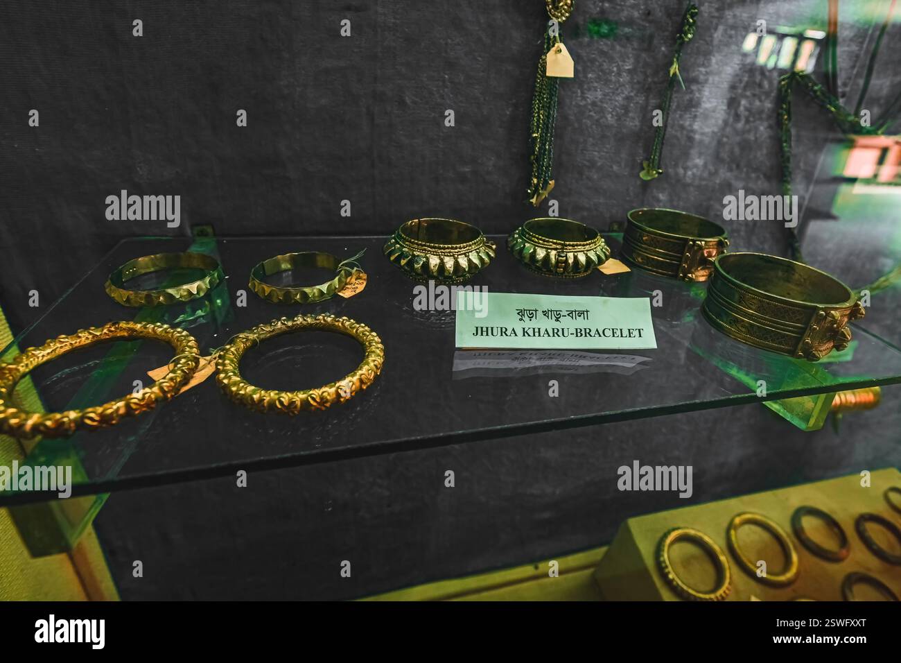 Collezione di gioielli nel museo etnologico di Chittagong Bangladesh Foto Stock