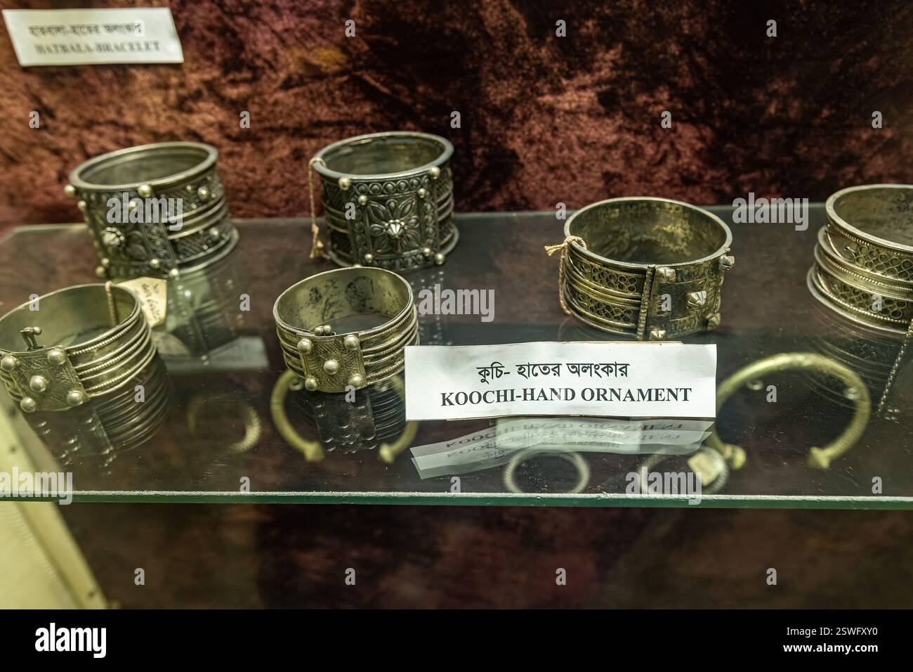 Collezione di gioielli nel museo etnologico di Chittagong Bangladesh Foto Stock