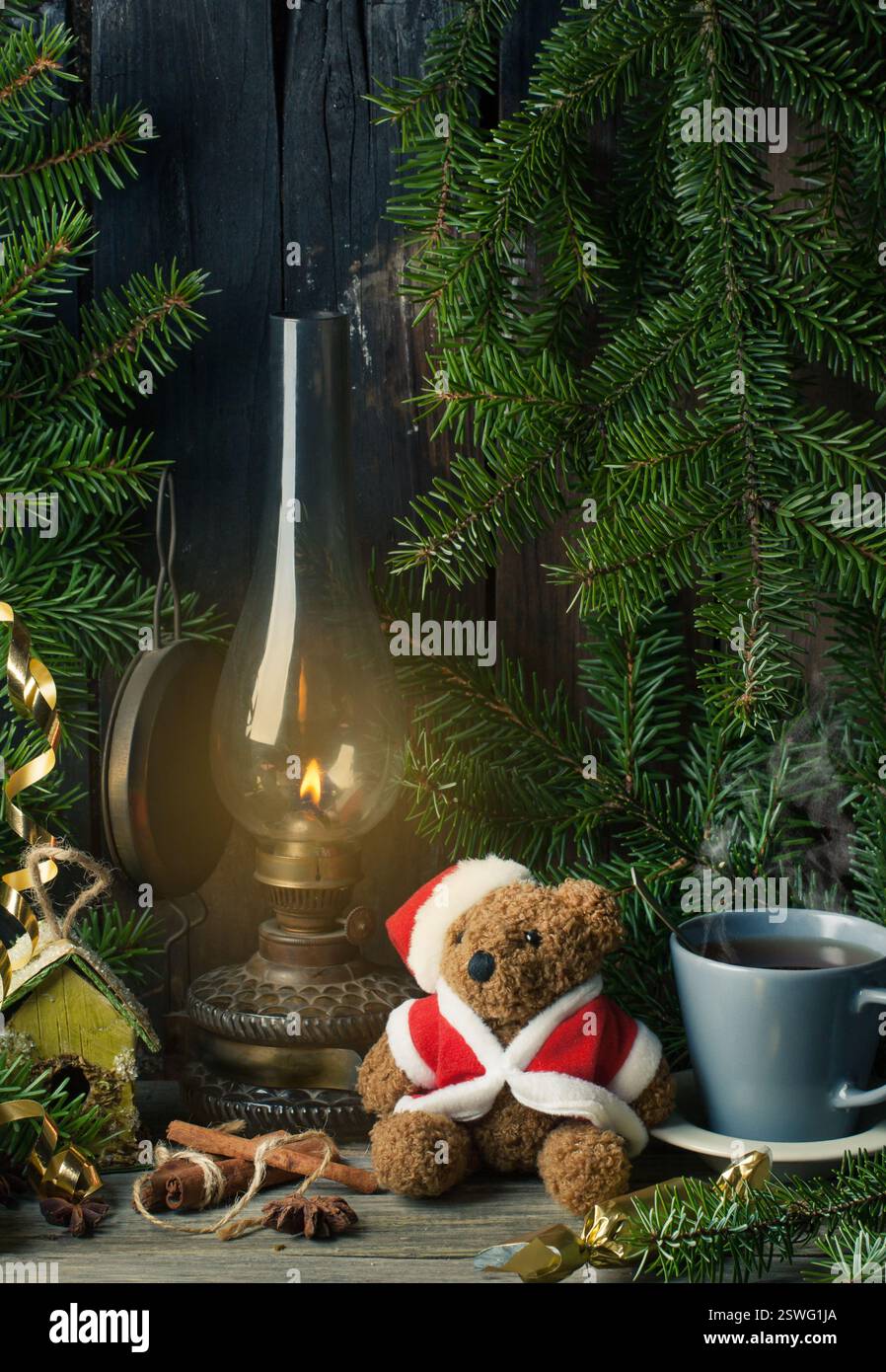 Decorazioni natalizie con orsacchiotto Foto Stock