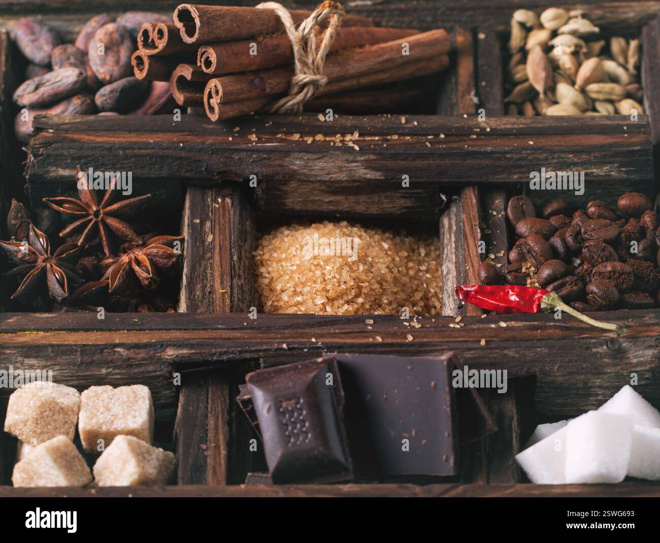 Caffè, cioccolato, zucchero e spezie Foto Stock