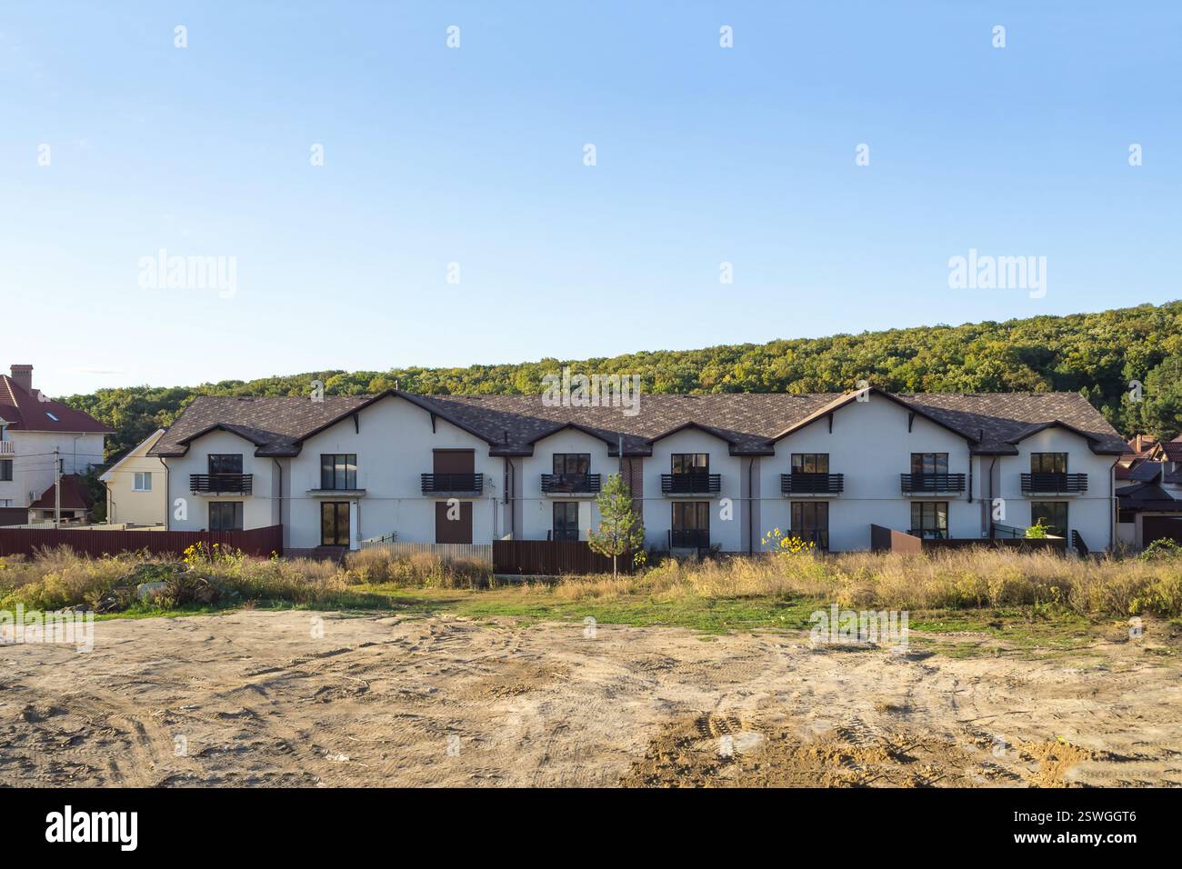 Costruzione di cottage nell'area verde. Foto Stock
