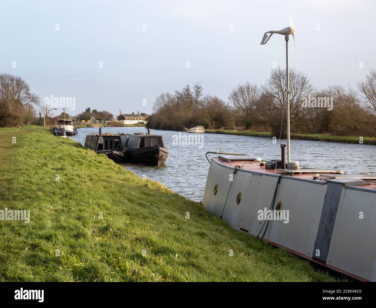 Barche strette sul Gloucester & Sharpness Canal vicino a Slimbridge, Regno Unito. Foto Stock