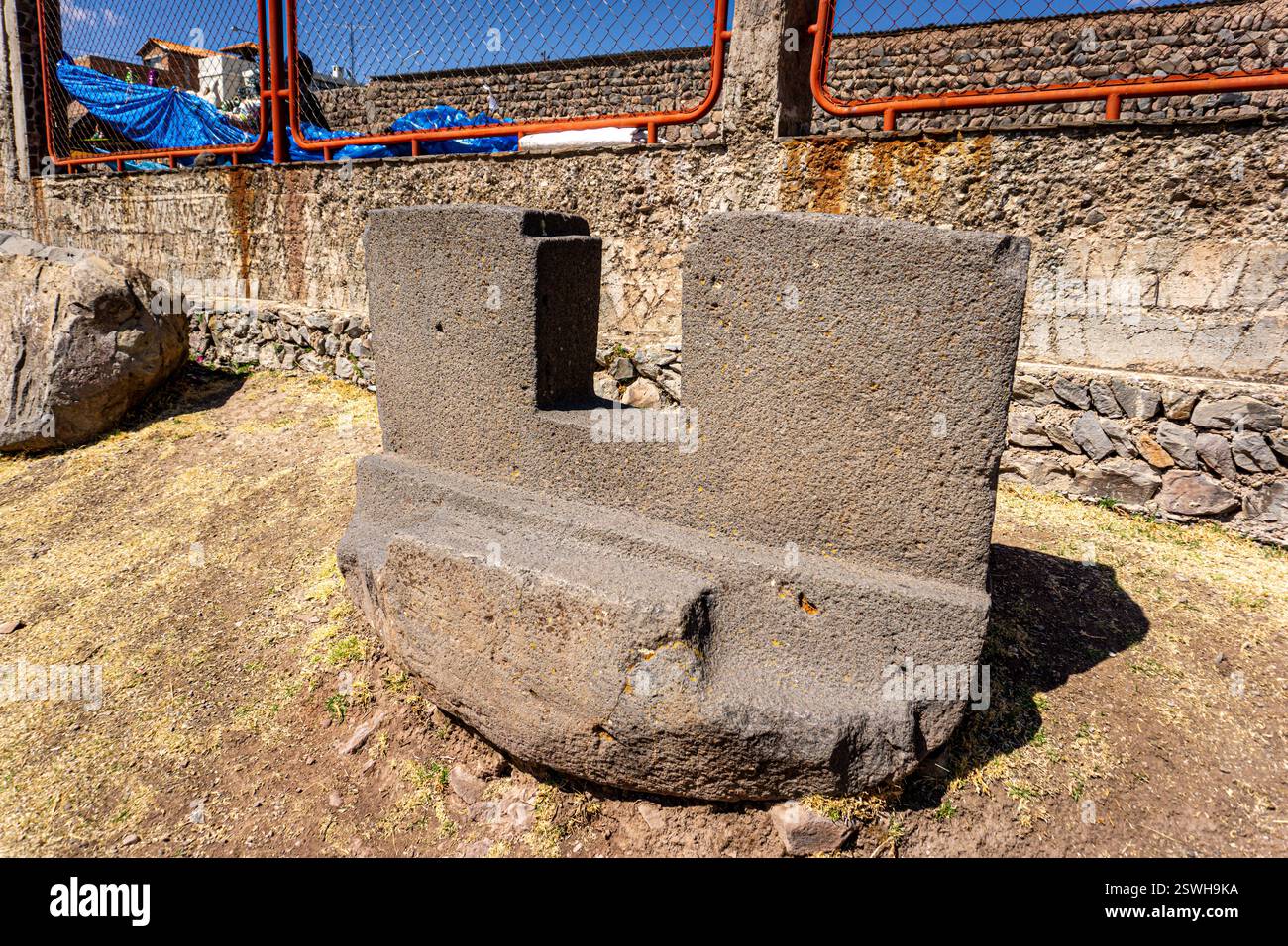 Tempio sacro Inca Uyo con intagli della fertilità a Chucuito Puno Perù punto di riferimento storico della civiltà andina Foto Stock