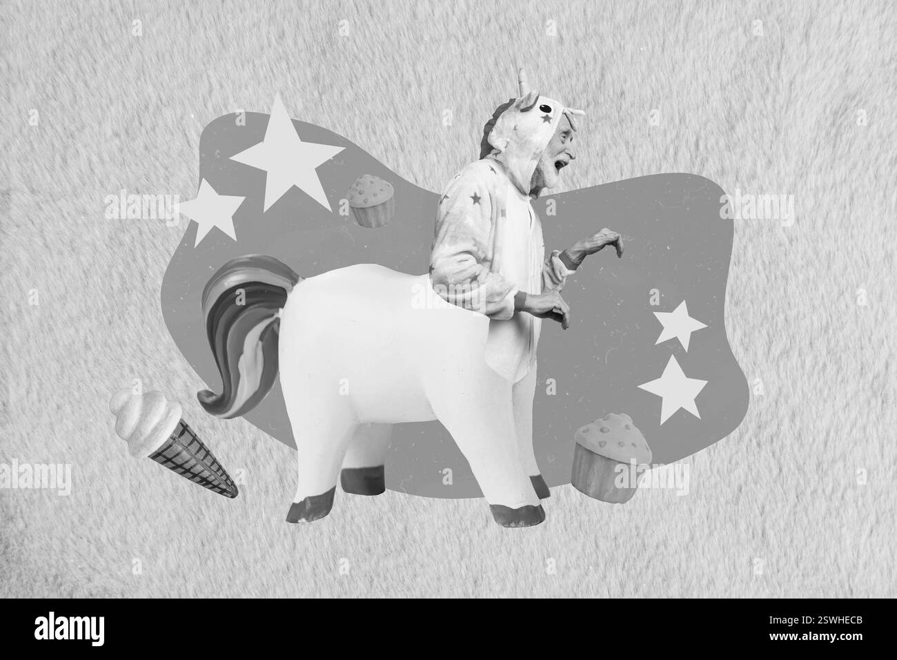 Immagine collage di una torta di gelato dolce del nonno unicorno eccitata e positiva, isolata su sfondo dipinto Foto Stock