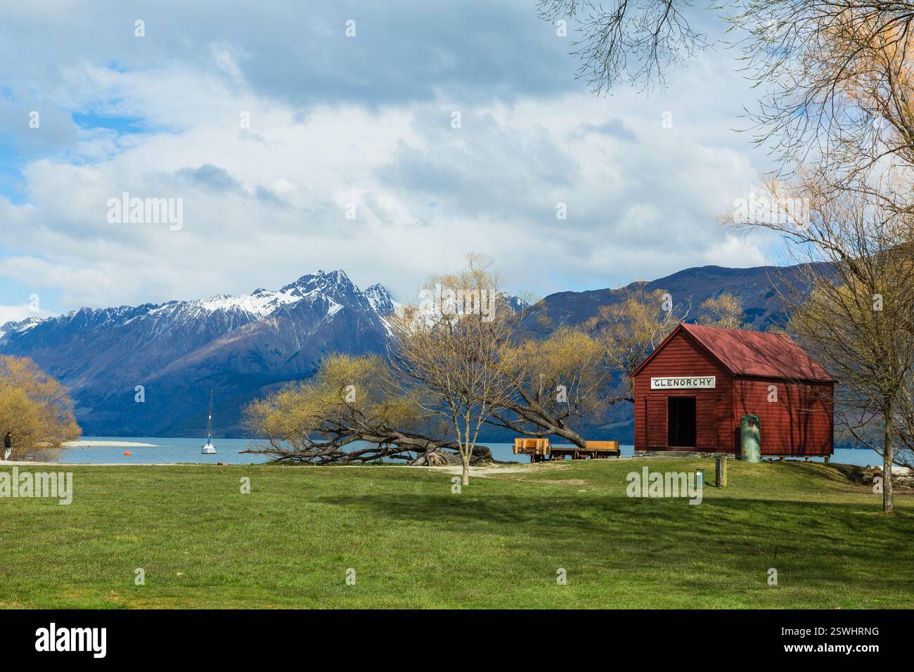 Una capanna sulla riva del lago Wakatipu a Glenorchy, Otago, nuova Zelanda Foto Stock