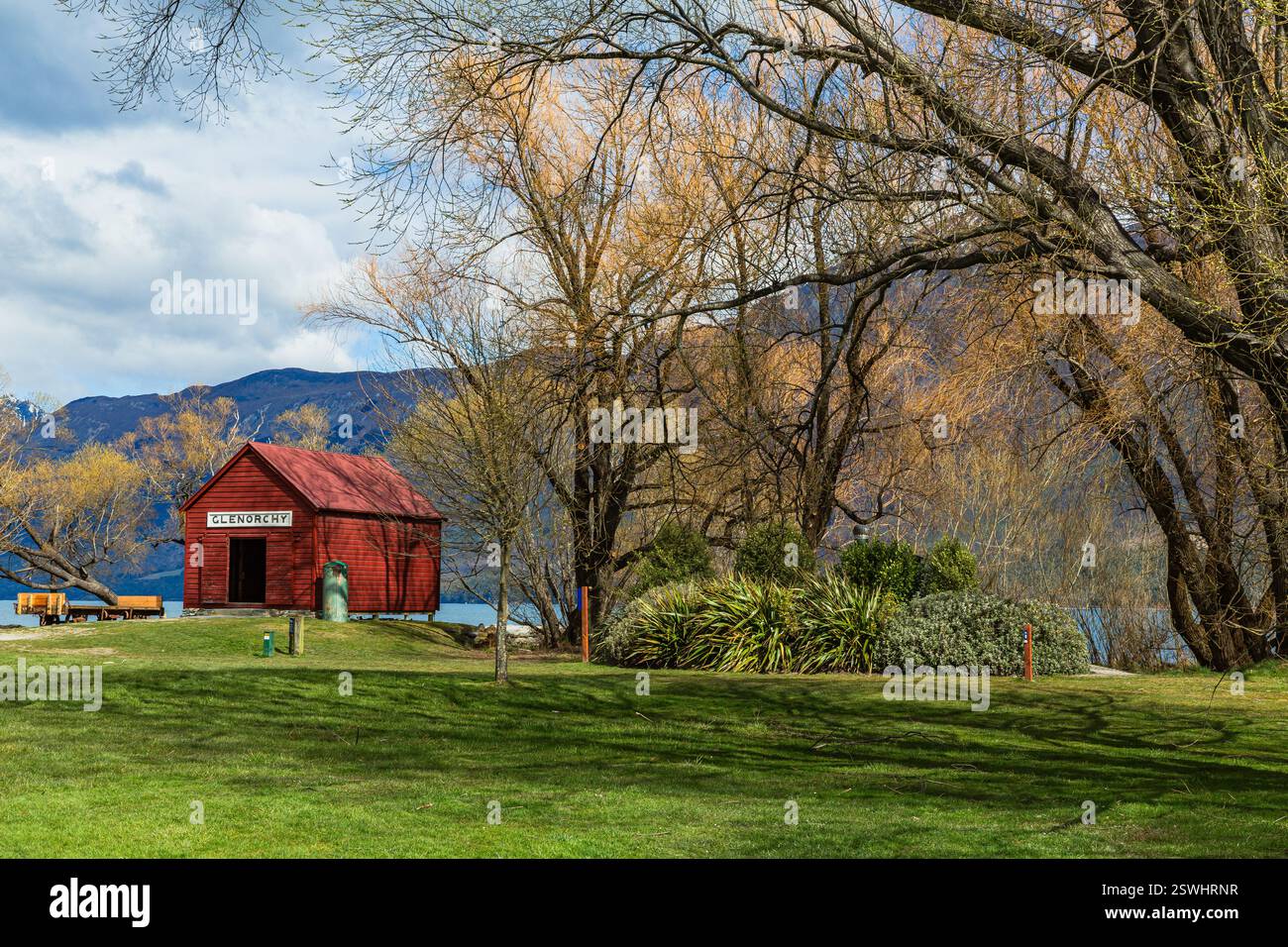Una capanna sulla riva del lago Wakatipu a Glenorchy, Otago, nuova Zelanda Foto Stock