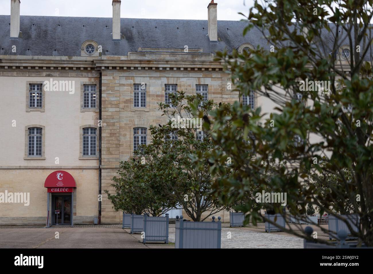 Il Centre National du Costume et de la Scène di Moulins, in Francia, conserva 10.000 costumi dell'Opera di Parigi, della Comédie Franchaise e di altri teatri. Foto Stock