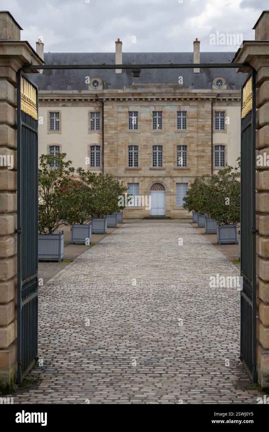 Il Centre National du Costume et de la Scène di Moulins, in Francia, ospita 10.000 costumi dell'Opera di Parigi, della Comédie Franchaise e di altri teatri. Foto Stock