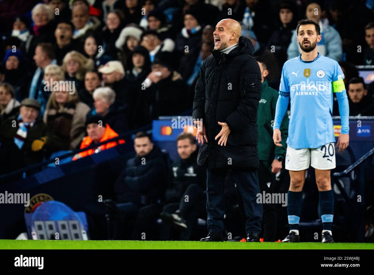 Manchester - Team manager Frank Boer del Feyenoord, Coach Pep Guardiola del Manchester City, Bernardo Silva del Manchester City durante il quinto round di Foto Stock