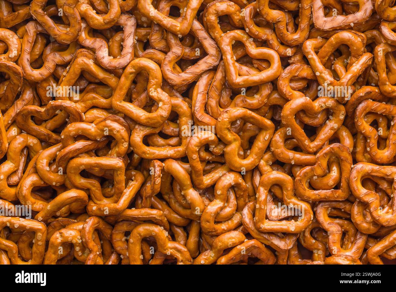 Molti pretzel a forma di cuore. Foto Stock