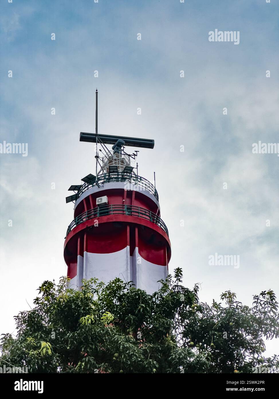 Vista del faro di Vypin o del faro di Cochin, situato a Puthuvype a Kochi, Kerala, India Foto Stock