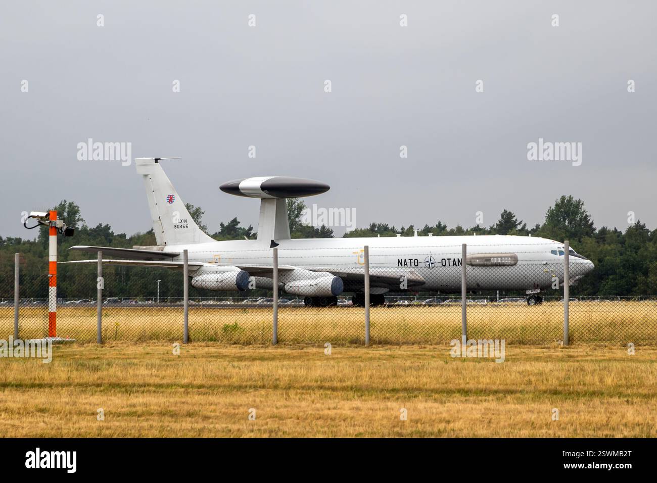 Nato Boeing e-3 Sentry AWACS aereo radar sulla pista della base aerea NATO Geilenkirchen. Germania - 2 luglio 2017 Foto Stock