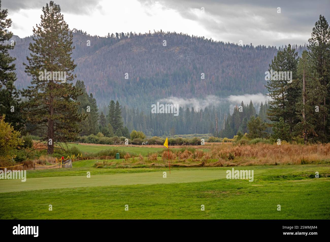 Yosemite National Park, California - il campo da golf Wawona, uno dei pochi in un parco nazionale degli Stati Uniti. Il campo da 9 buche è stato aperto nel 1918. Foto Stock
