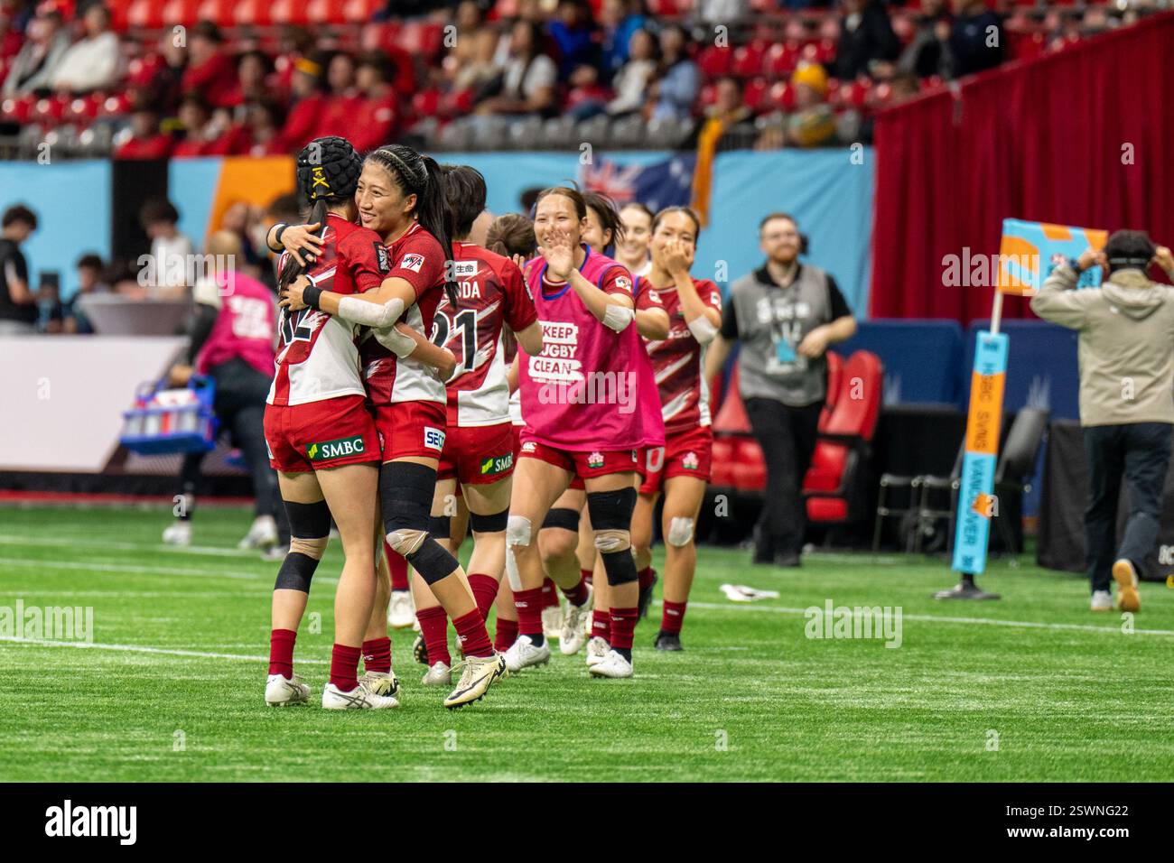 VANCOUVER, CANADA - 21 FEBBRAIO 2025: Le donne giapponesi festeggiano la loro prima vittoria contro le Figi durante l'emozionante partita HSBC SVNS Vancouver Rugby 7s del 2025 al BC Place. Questa emozionante partita ha segnato un fantastico inizio per il primo giorno del torneo. Crediti: Joe ng/Alamy Live News. Foto Stock