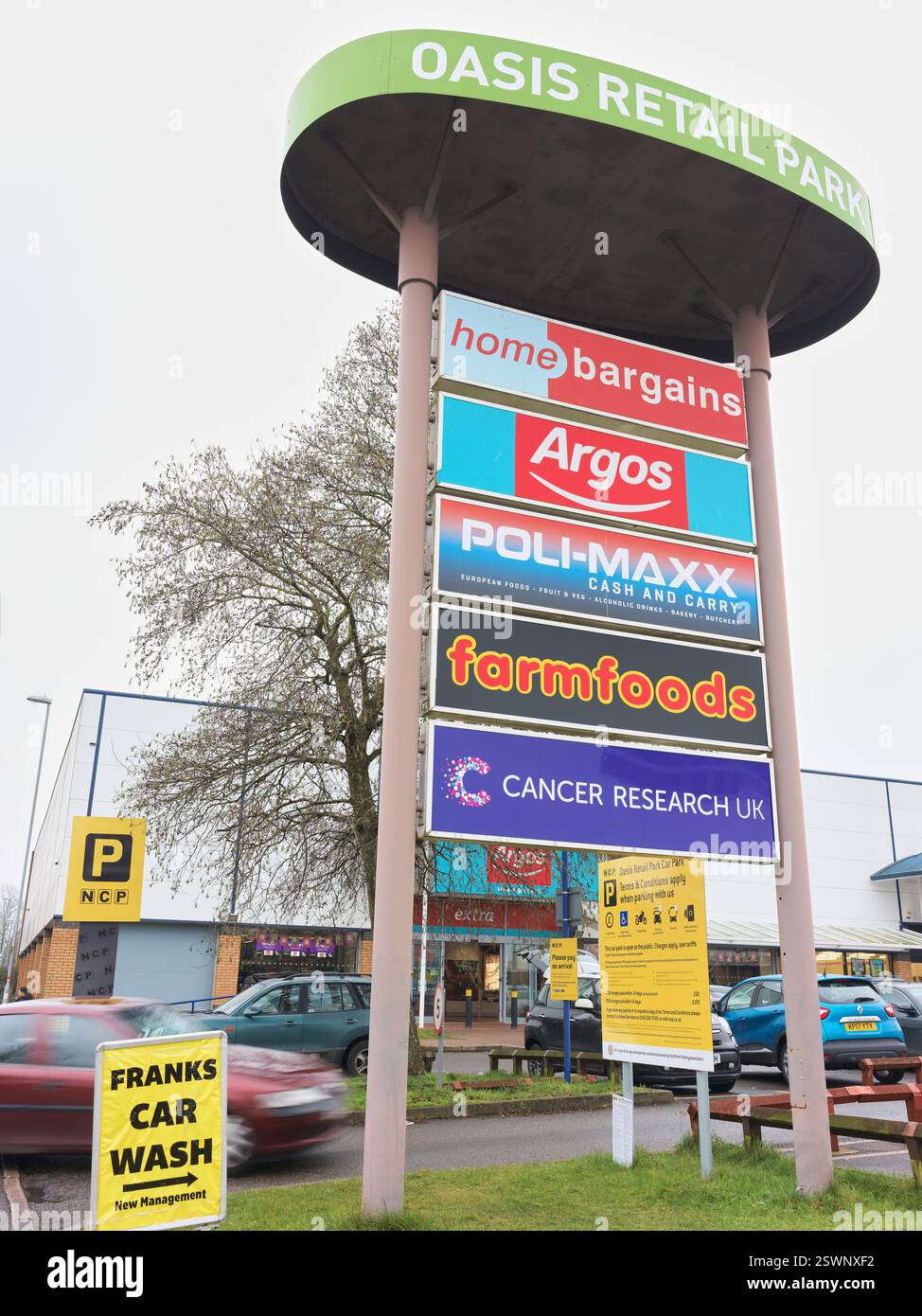 Oasis Retail Park nel centro di Corby, Northamptonshire, Inghilterra. Foto Stock