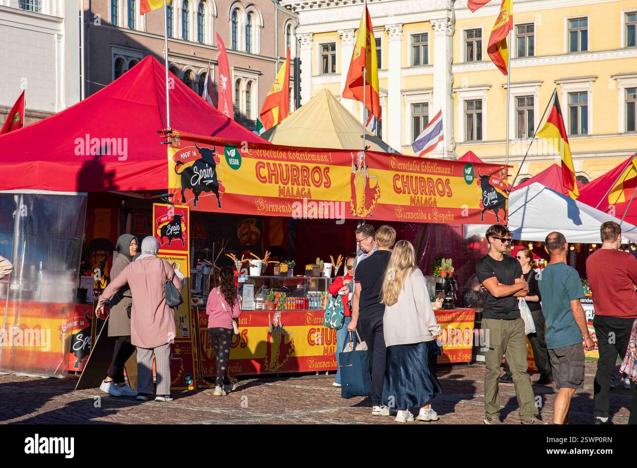 La stazione dei churros si trova al Grand Market Internazionale in Piazza del Senato a Helsinki, Finlandia Foto Stock