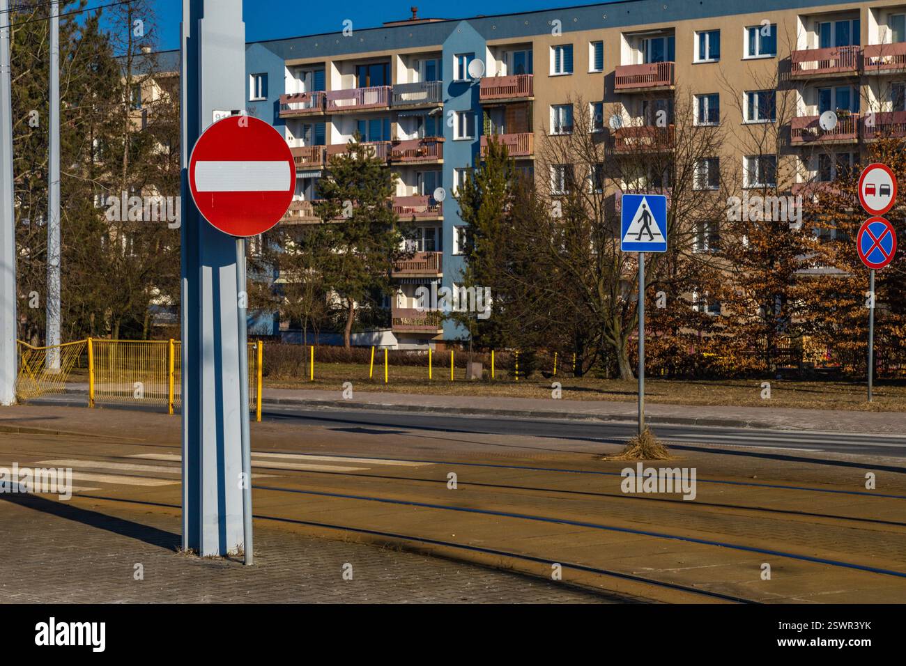L'incrocio tra via Wladysława Orkana e via Listopada 11 a Czestochowa, linea del tram numero 3 Foto Stock
