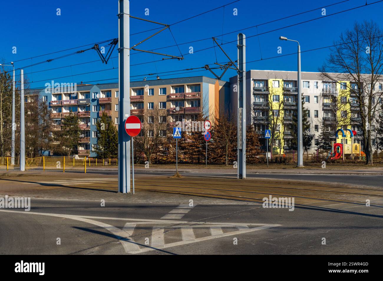 L'incrocio tra via Wladysława Orkana e via Listopada 11 a Czestochowa, linea del tram numero 3 Foto Stock