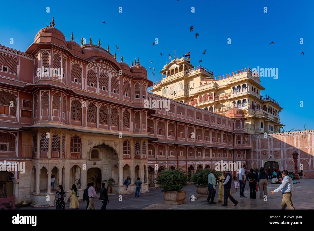 India. Rajasthan. Jaipur. Palazzo della città. Vista generale del Pritam Niwas Chowk Foto Stock