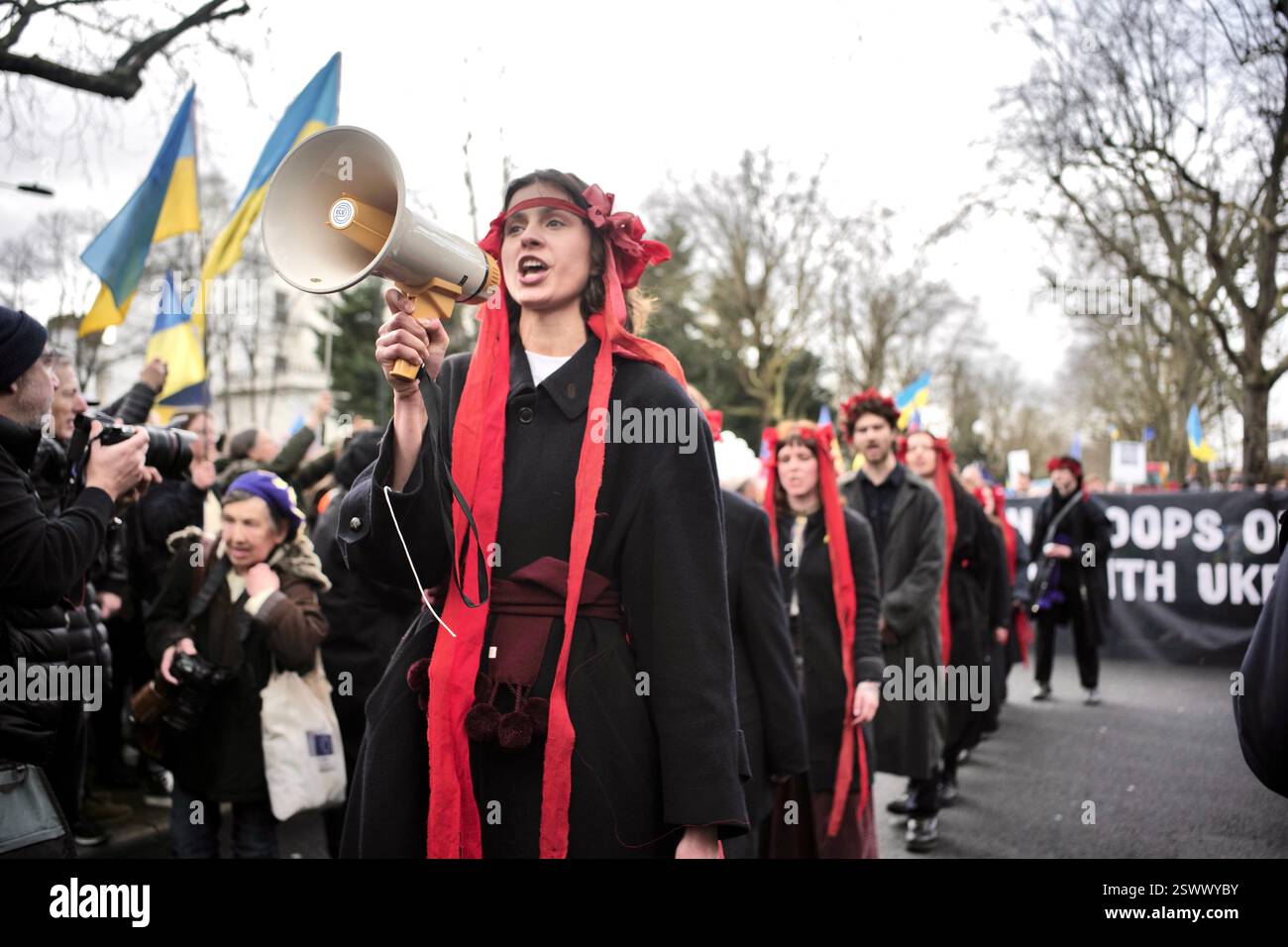 22 FEB 2025 Londra / UKAS il terzo anniversario della guerra Ucraina-Russia si avvicina il 24 febbraio, migliaia hanno protestato fuori dall'ambasciata russa. Alamy Live News / Aubrey Fagon Foto Stock