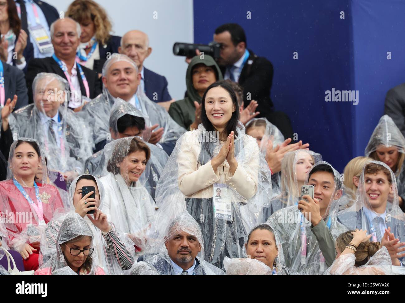 26 luglio 2024 - Parigi, Francia: La sig.ra Hong Zhang, membro del Comitato Esecutivo del Comitato Olimpico Cinese, partecipa alla cerimonia di apertura del 20 di Parigi Foto Stock