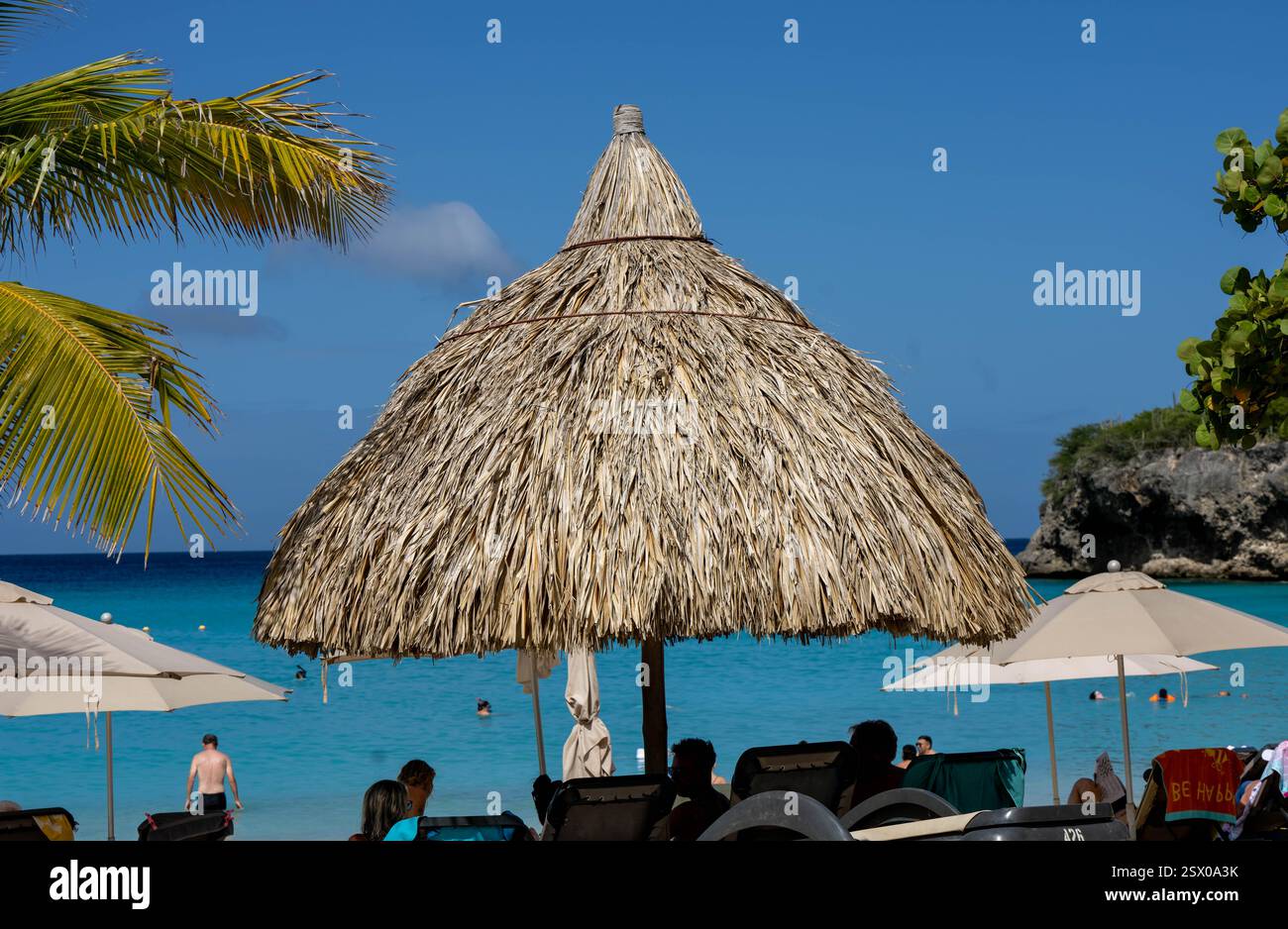 Turisti sulla spiaggia di Curacao Foto Stock