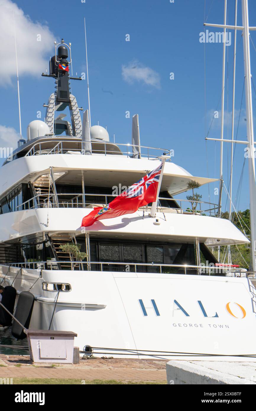 HALO un super yacht a motore di lusso di 57 m disponibile per il noleggio costruito nel 2015, ristrutturato nel 2021 presso il cantiere navale di Nelson, patrimonio dell'umanità dell'UNESCO e storico Foto Stock