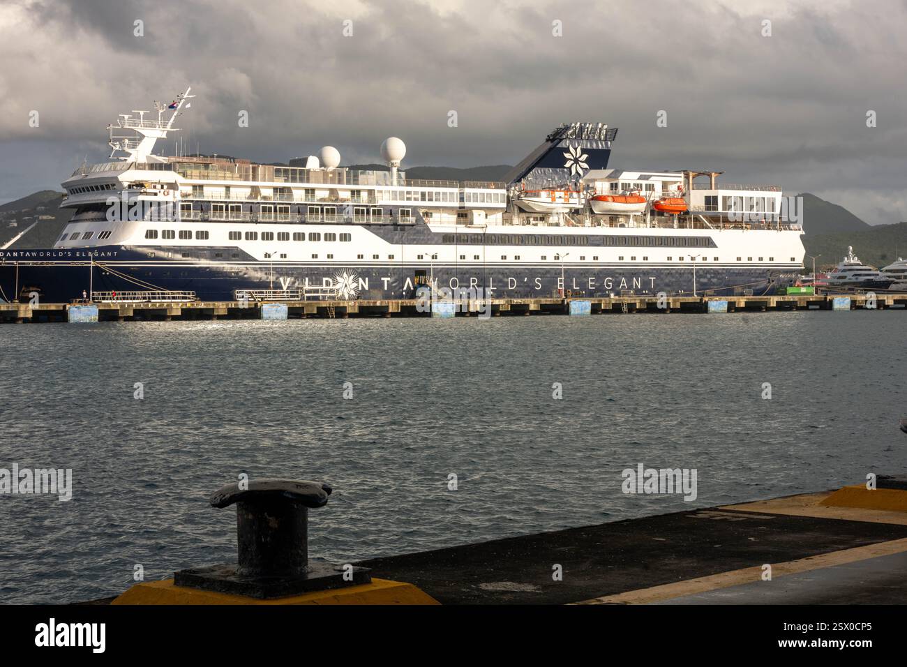 L'ELEGANTE Ultra Mega Yacht di VidantaWorld a Saint Martin Caribbean Foto Stock