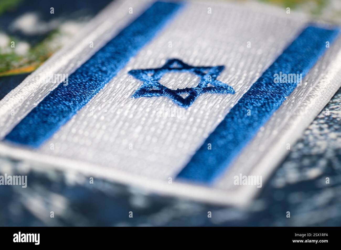 Bandiera d'Israele ricamata. Simbolo del paese. Paesi del Medio Oriente Foto Stock