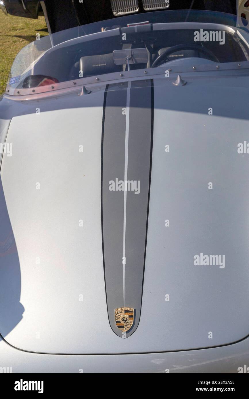Aguas de Lindoia SP, Brasile - 8 giugno 2023 - Mostra di auto d'epoca all'aperto. Primo piano della storica Porsche Foto Stock