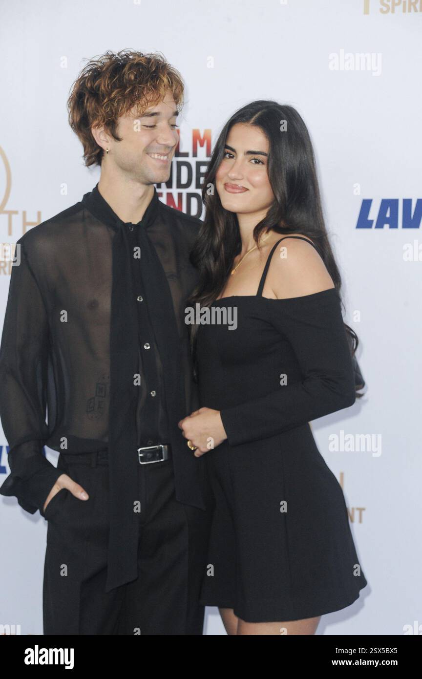 22 febbraio 2025 circa. Daniel Seavey, Kat Castellano agli arrivi per Film Independent Spirit Awards - parte 1, Santa Monica Pier, Santa Monica, CA, 22 febbraio, 2025. crediti: Elizabeth Goodenough/Everett Collection/Alamy Live News Foto Stock