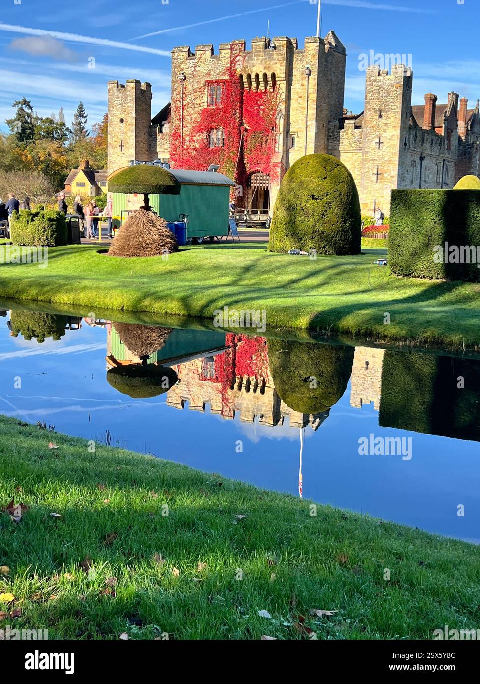 Castello di Hever sotto il sole Foto Stock