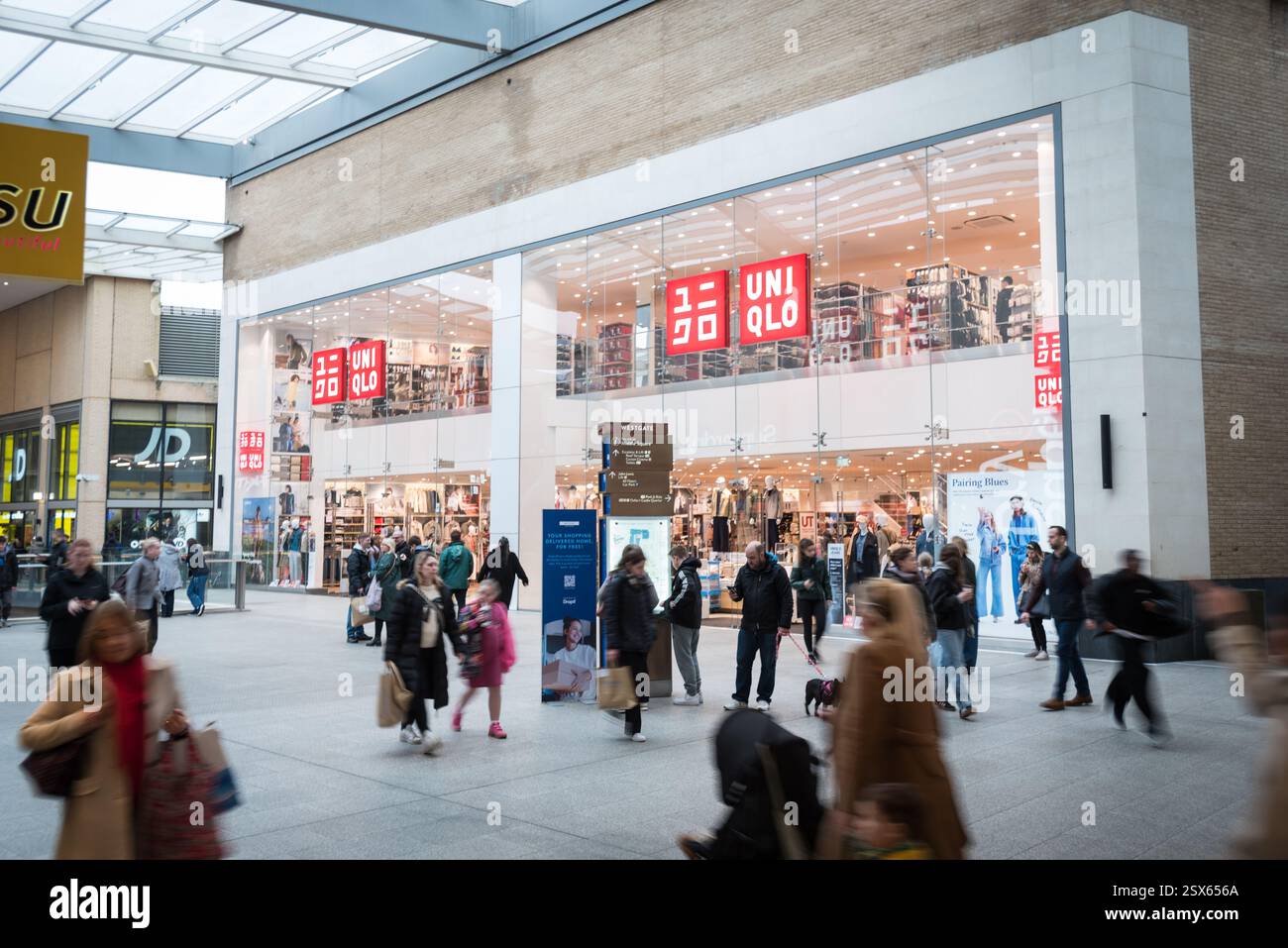 Vista frontale UNI Qlo Shop Foto Stock