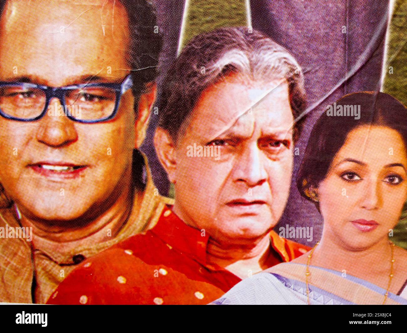 Attori chiave di supporto di Seema Rekha, ritratti con espressioni serie, sottolineando i temi drammatici ed emotivi del film. Foto Stock