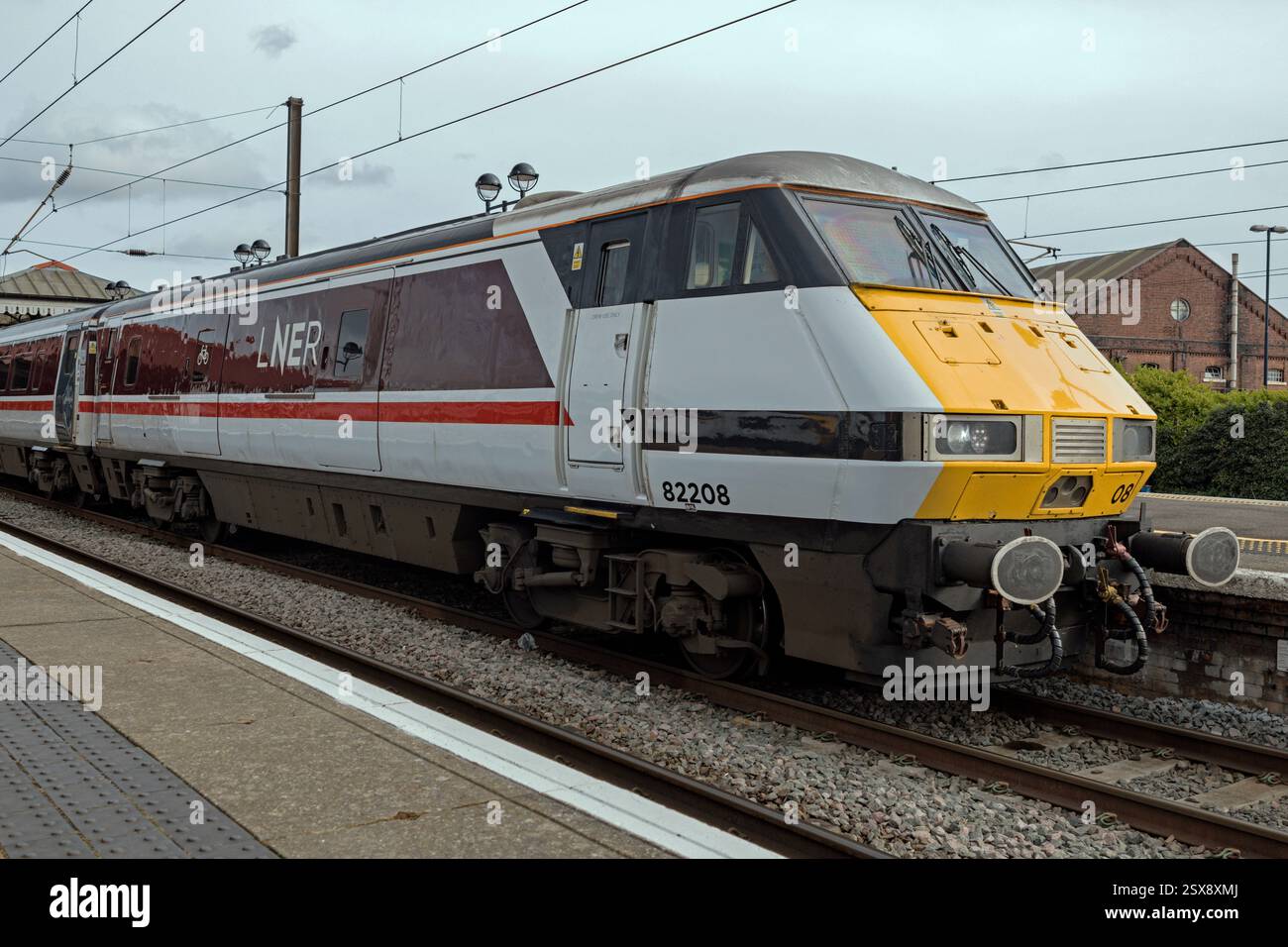 Guida del rimorchio 82208 al binario 6 della stazione ferroviaria di York. Sabato 22 febbraio 2025. Foto Stock
