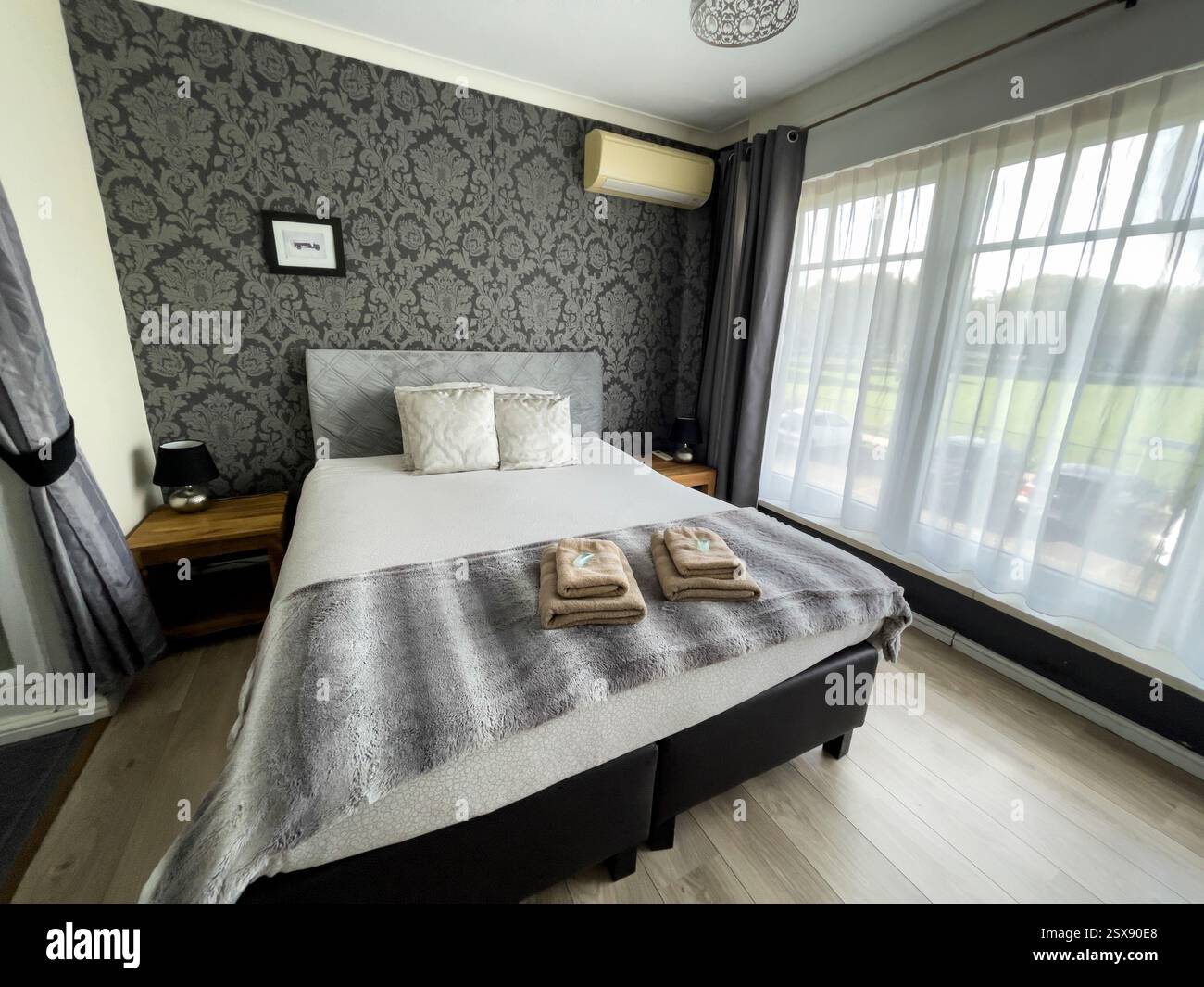 Interni al Juliettes B&B, Ypres, Belgio. - Immagine stock catturata con smartphone
