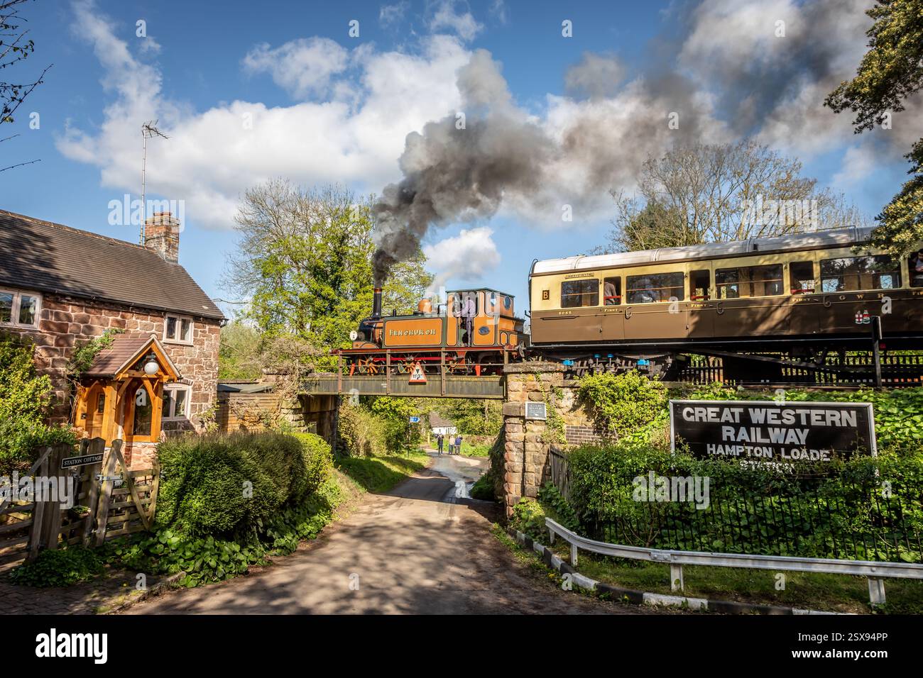 LBSCR 'Classe A1' 0-6-0T No. 72 'Fenchurch' parte dalla stazione di Hampton Loade sulla Severn Valley Railway, Shropshire Foto Stock