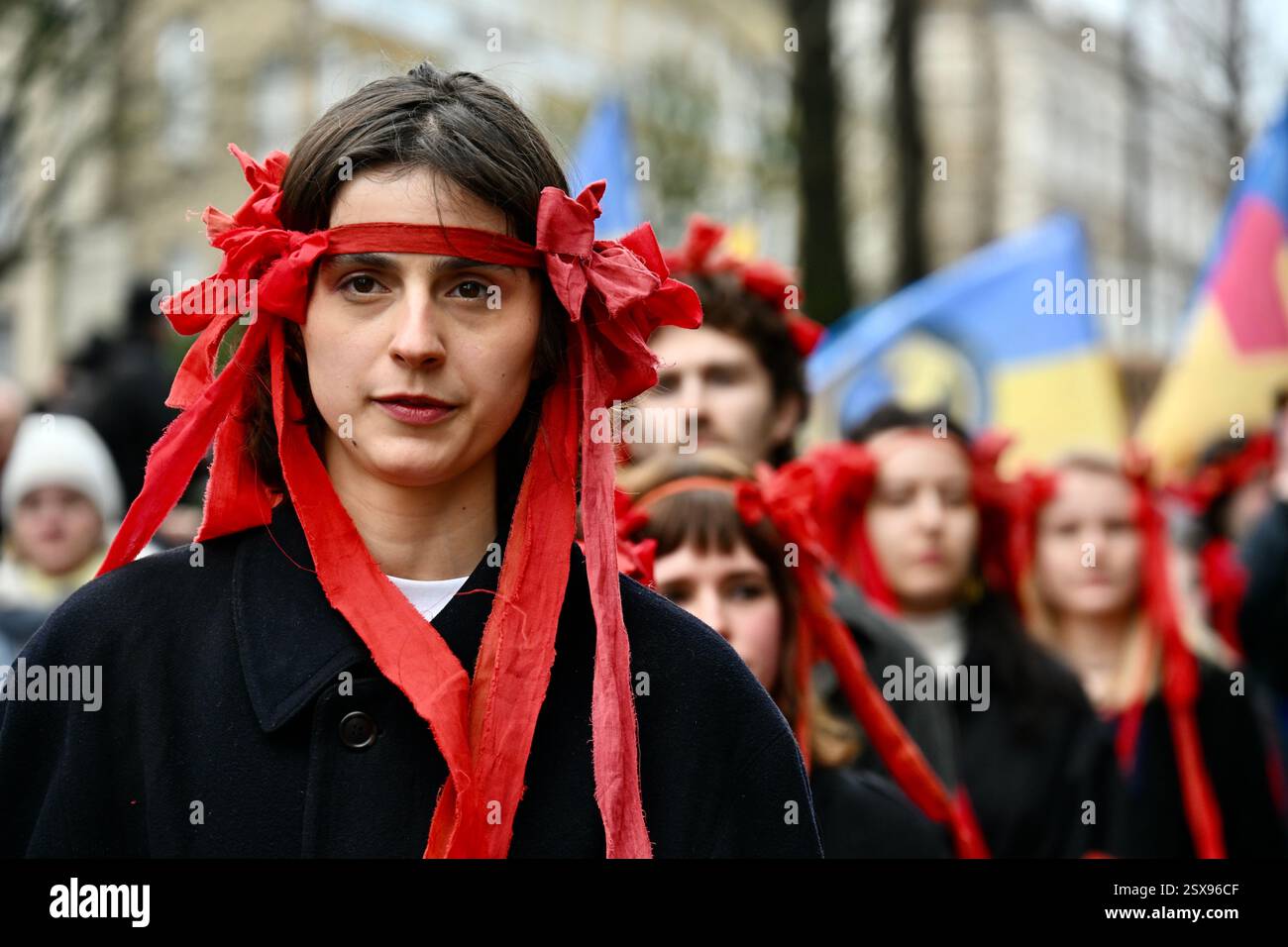 Coro Hromada. Solidarietà con Ucraina marcia e Rally, alla vigilia del terzo anniversario dell'invasione russa dell'Ucraina, Londra, Regno Unito Foto Stock