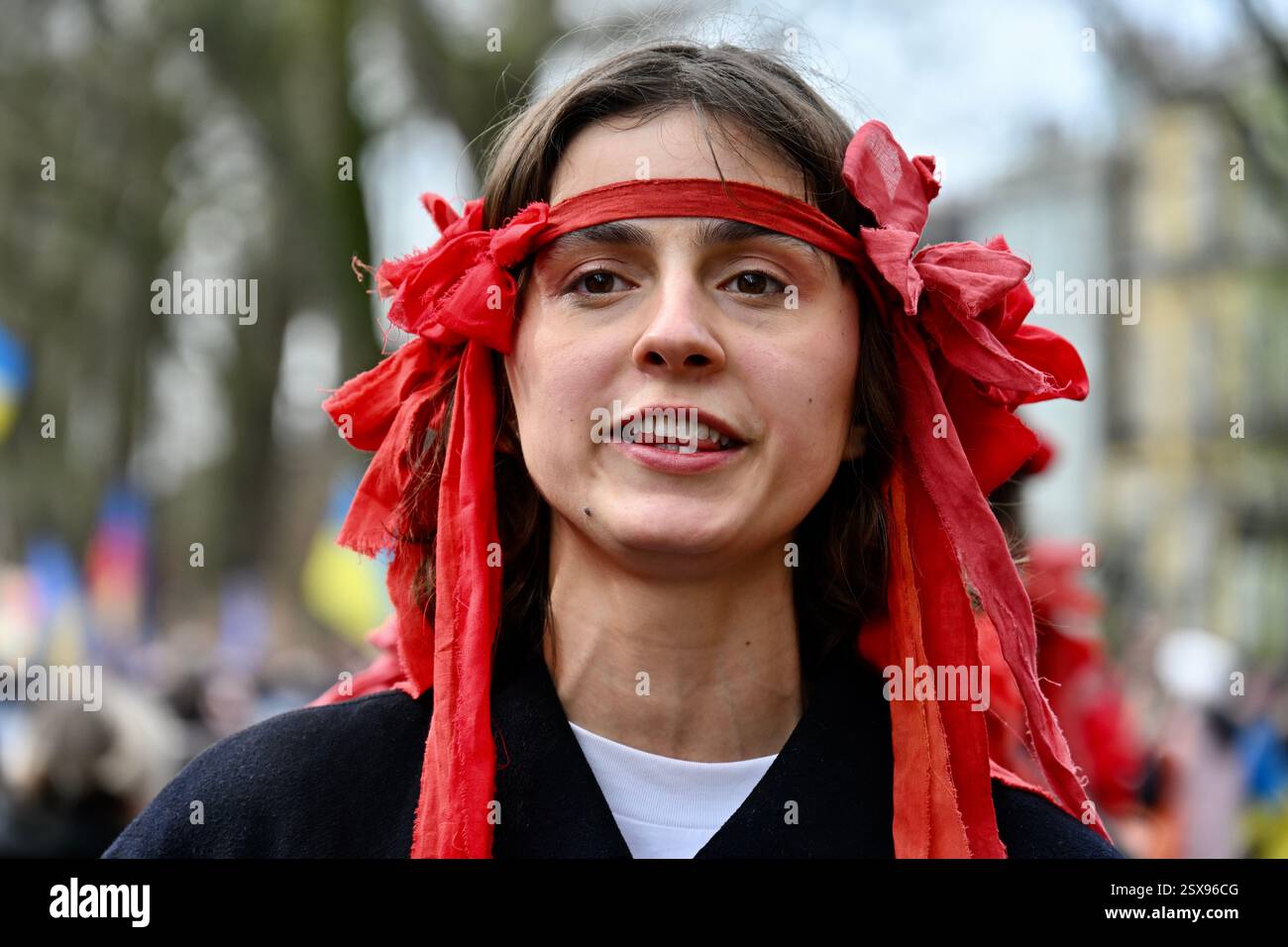 Coro Hromada. Solidarietà con Ucraina marcia e Rally, alla vigilia del terzo anniversario dell'invasione russa dell'Ucraina, Londra, Regno Unito Foto Stock