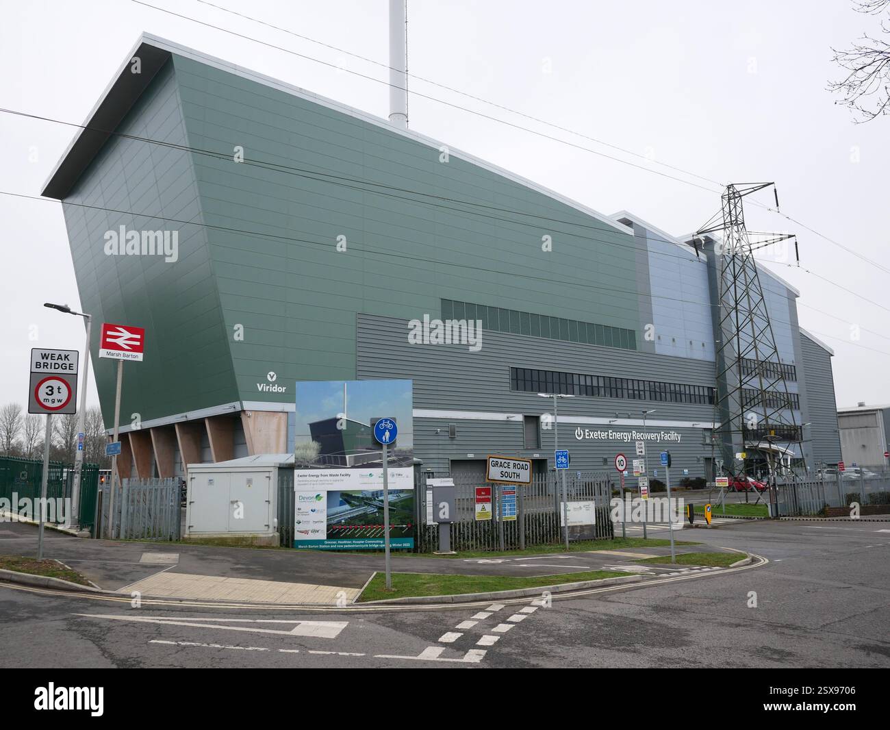 Exeter Energy Recovery Facility, energia da impianto di recupero dei rifiuti, gestito da Viridor, Marsh Barton, Exeter, Devon, REGNO UNITO Foto Stock Exeter Energy Recovery Facility, energia da impianto di recupero dei rifiuti, gestito da Viridor, Marsh Barton, Exeter, Devon, REGNO UNITO Foto Stock