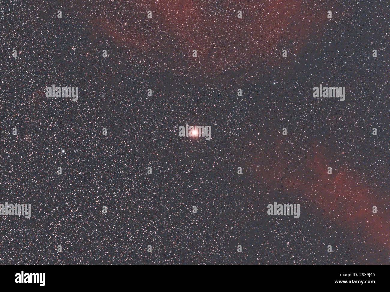 La stella supergigante rossa Betelgeuse e il complesso di nuvole molecolari Orion. Mappa delle stelle, sfondi del cielo notturno Foto Stock