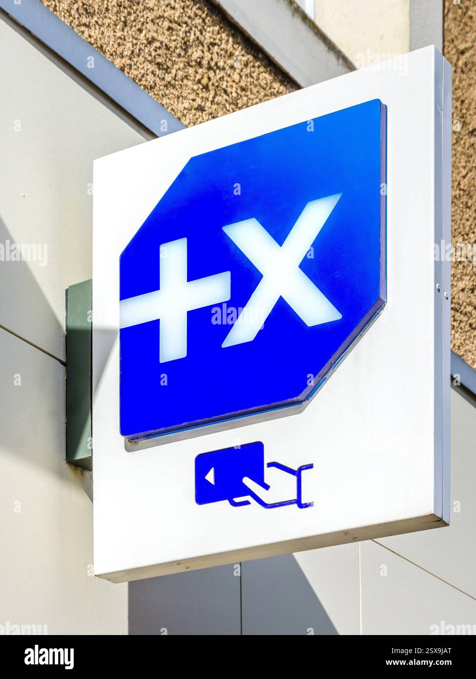 Cartelli moderni per la banca francese "Banque Populaire" a le Blanc, Indre (36), Francia. Foto Stock