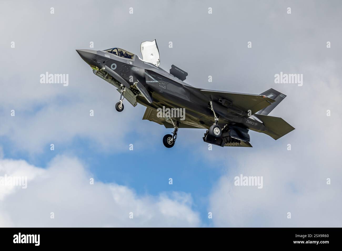 Royal Air Force - Lockheed Martin F-35B Lightning II, aviotrasportato al Royal International Air Tattoo del 2024. Foto Stock