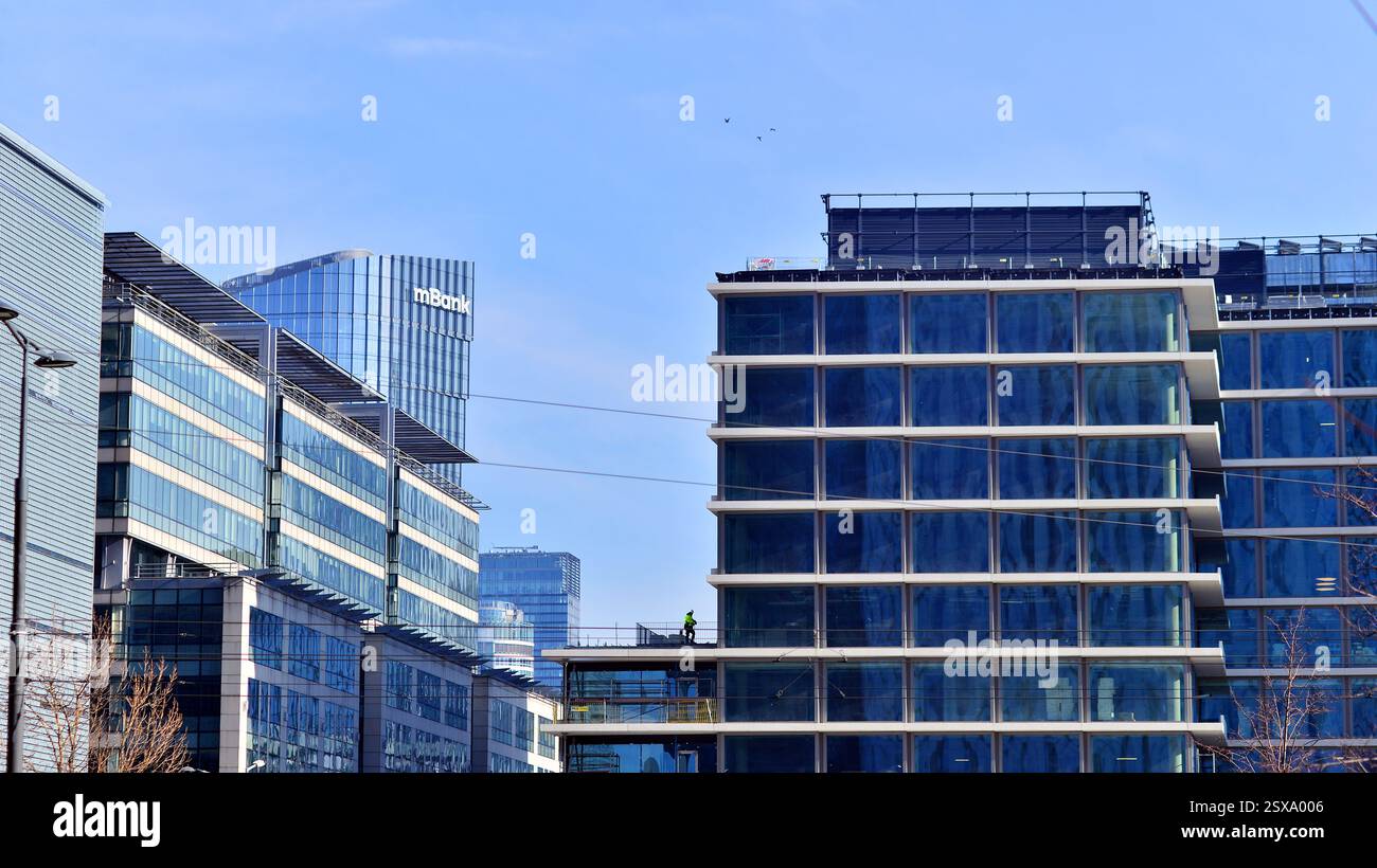 Varsavia, Polonia. 22 febbraio 2025. Costruzione di un moderno quartiere verde e multifunzionale di Wola. Towarowa 22 è un progetto di formazione urbana implementato Foto Stock